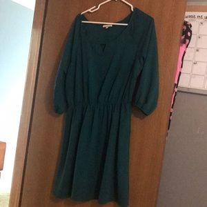 Dark green breezy long sleeved dress!